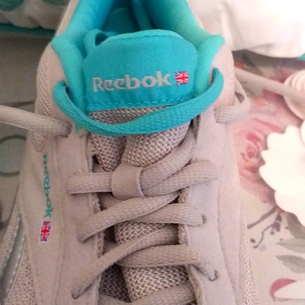 Classic Women's Reebok - Picture 5 of 8